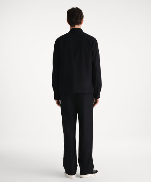 モデル身長185cm、着用サイズ3、着用カラーBLACK