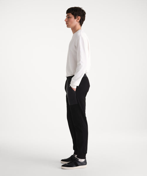 モデル身長185cm、着用サイズ3、着用カラーBLACK