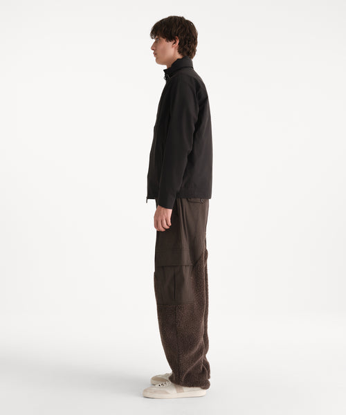モデル身長190cm、着用サイズ3、着用カラーBLACK