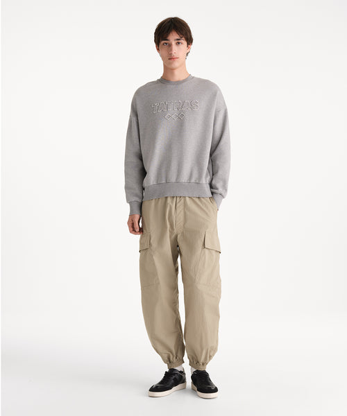モデル身長190cm、着用サイズ3、着用カラーGRAY