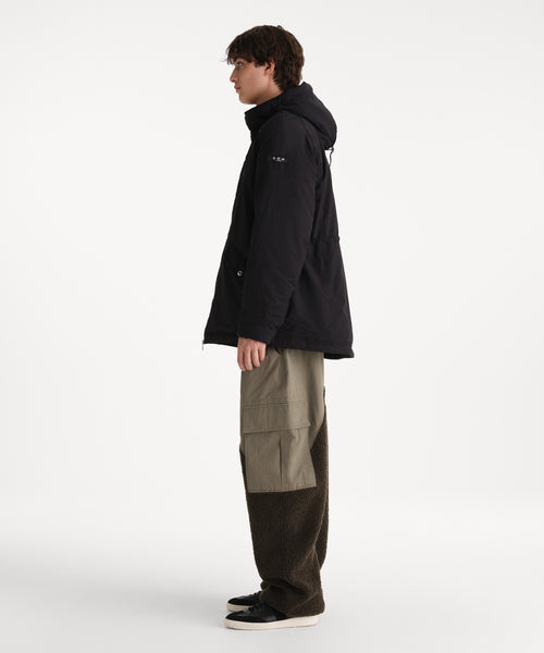 モデル身長190cm、着用サイズ3、着用カラーBLACK
