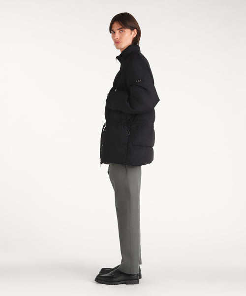モデル身長188cm、着用サイズ3、着用カラーBLACK