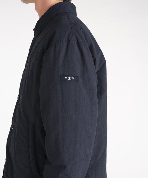 モデル身長188cm、着用サイズ3、着用カラーNAVY