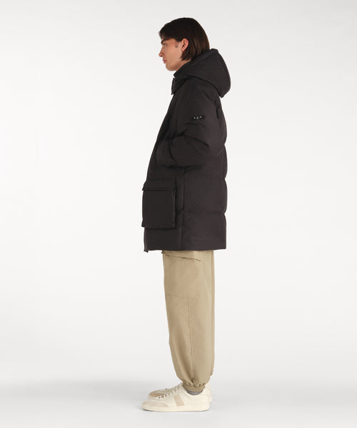 モデル身長188cm、着用サイズ3、着用カラーBLACK