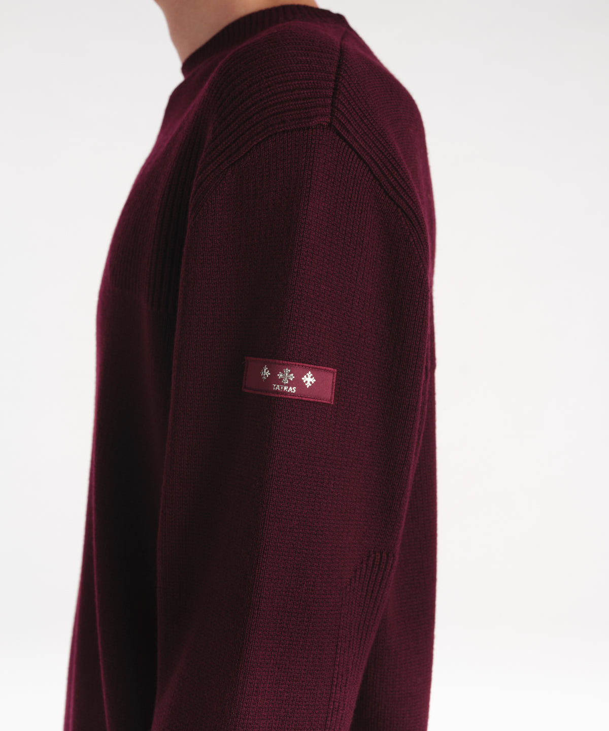 モデル身長188cm、着用サイズ3、着用カラーWINE