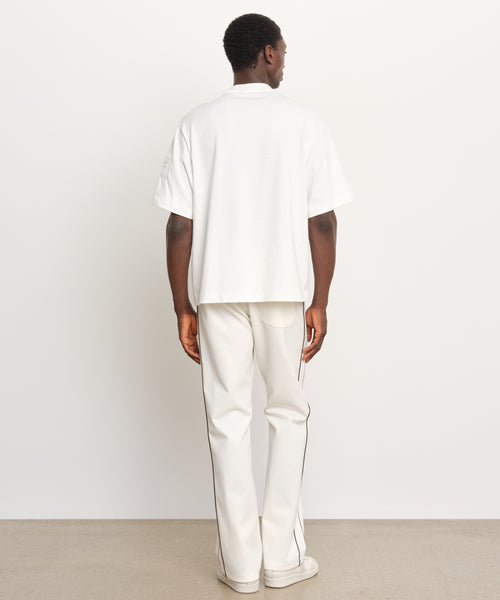 モデル身長189cm、着用サイズ3、着用カラーIVORY