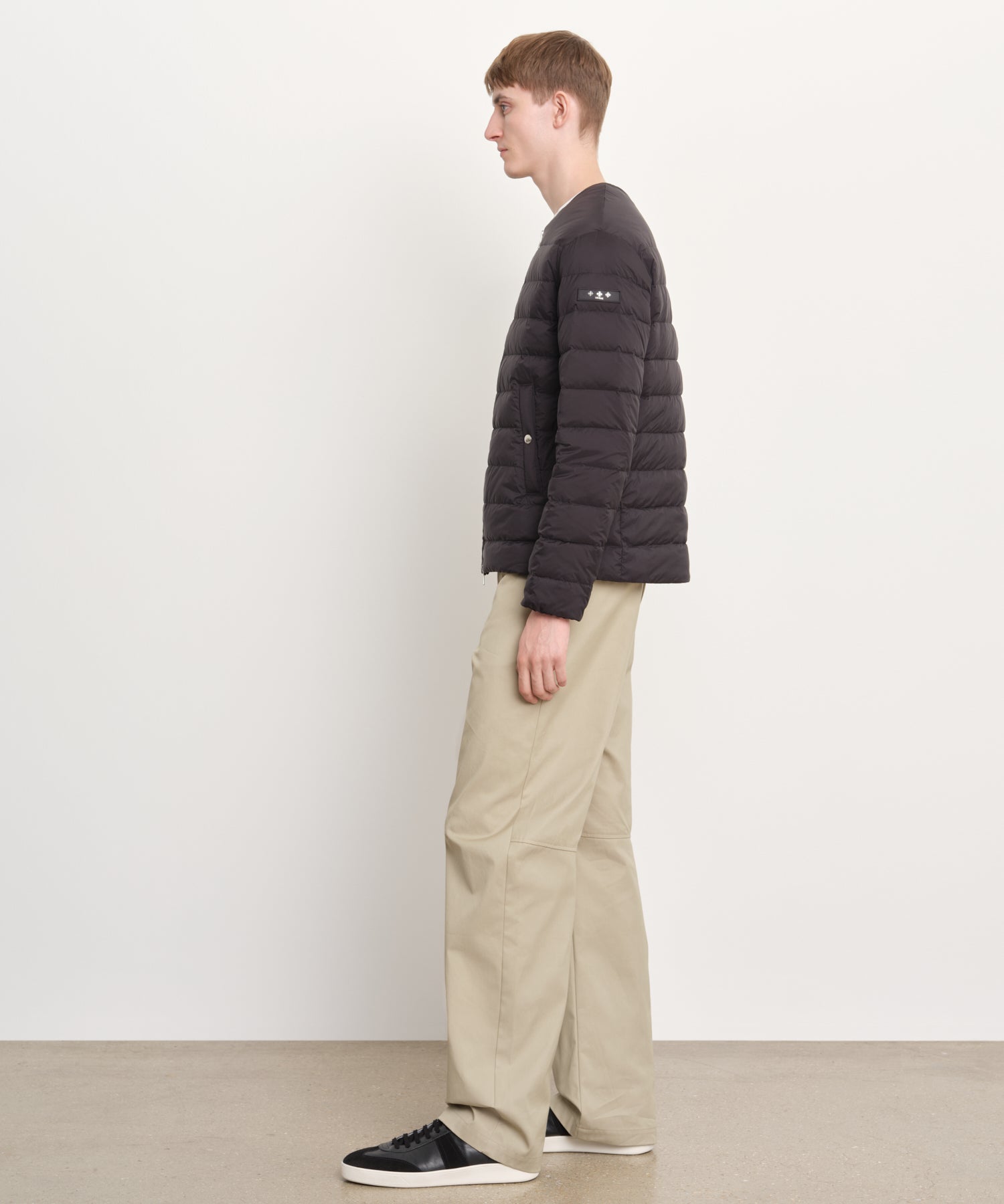 モデル身長189cm、着用サイズ3、着用カラーBLACK