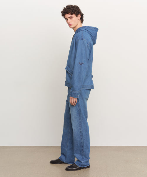 モデル身長185cm、着用サイズ3、着用カラーBLUE