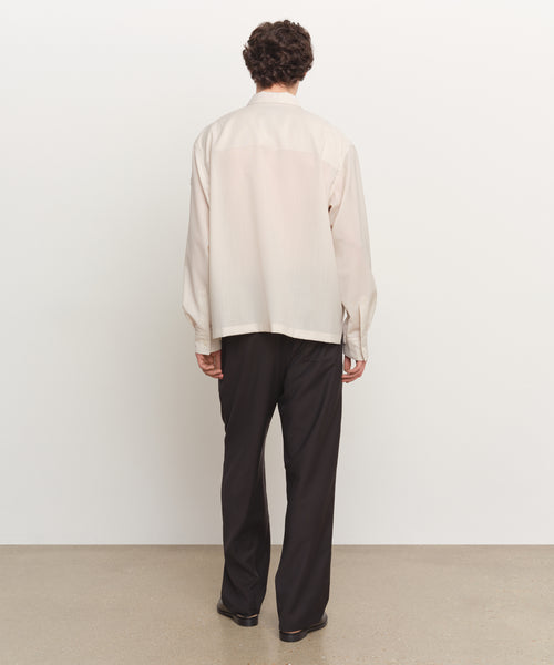 モデル身長185cm、着用サイズ3、着用カラーIVORY
