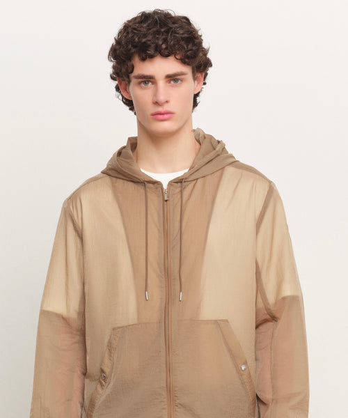 モデル身長185cm、着用サイズ3、着用カラーBEIGE