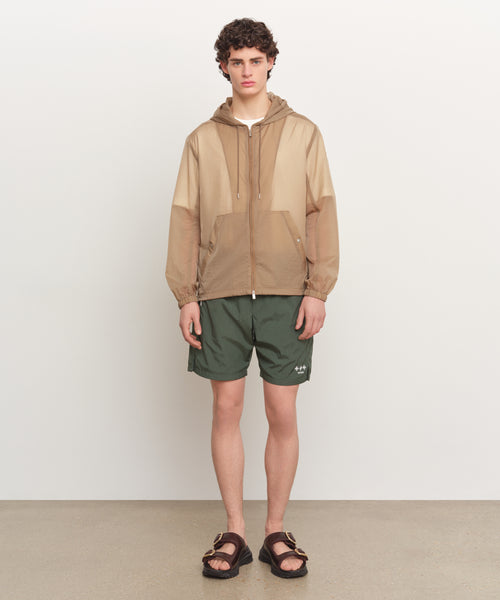 モデル身長185cm、着用サイズ3、着用カラーBEIGE