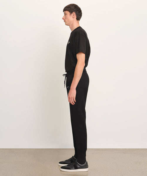 モデル身長189cm、着用サイズ3、着用カラーBLACK