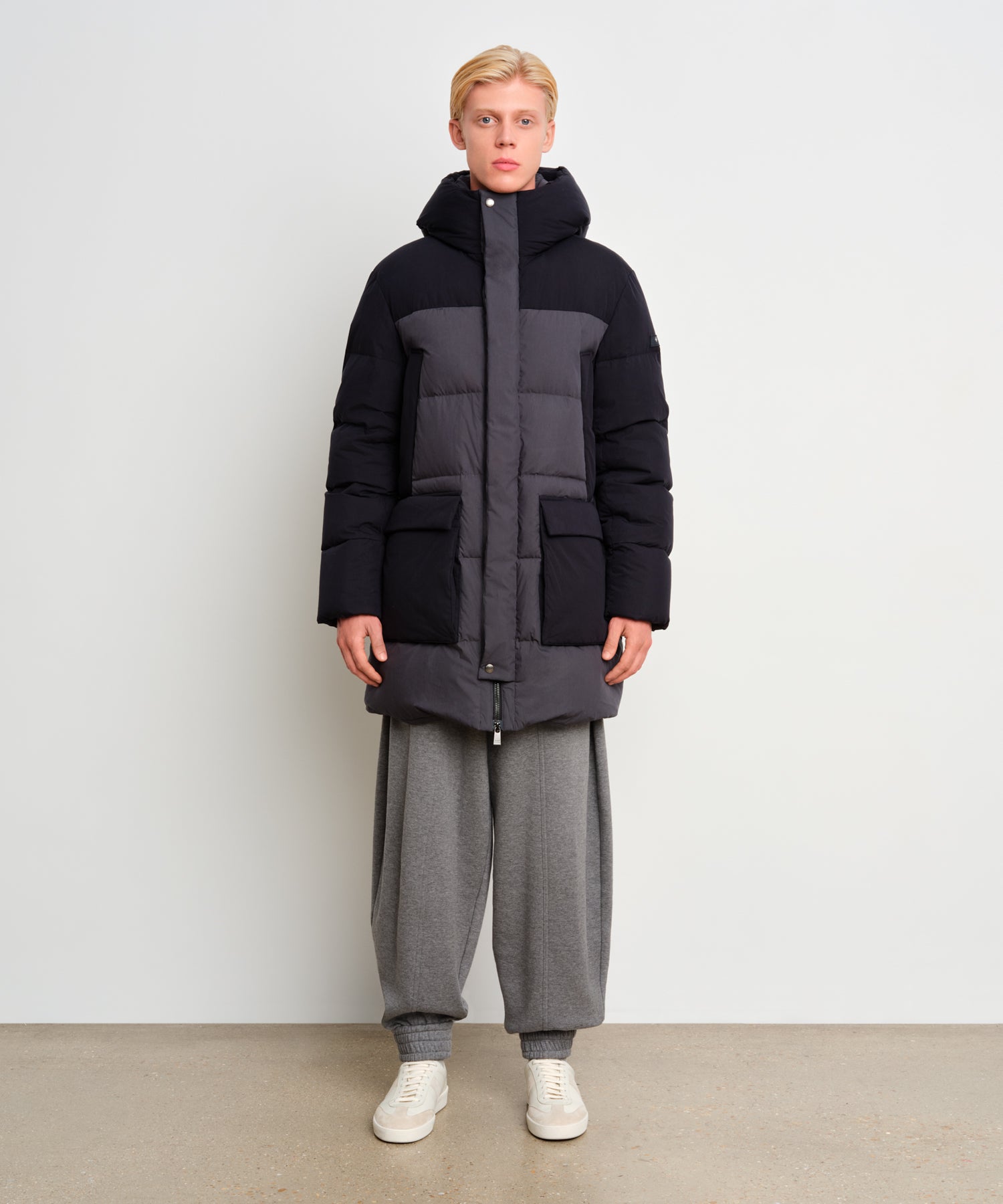 モデル身長187cm、着用サイズ3、着用カラーGRAY