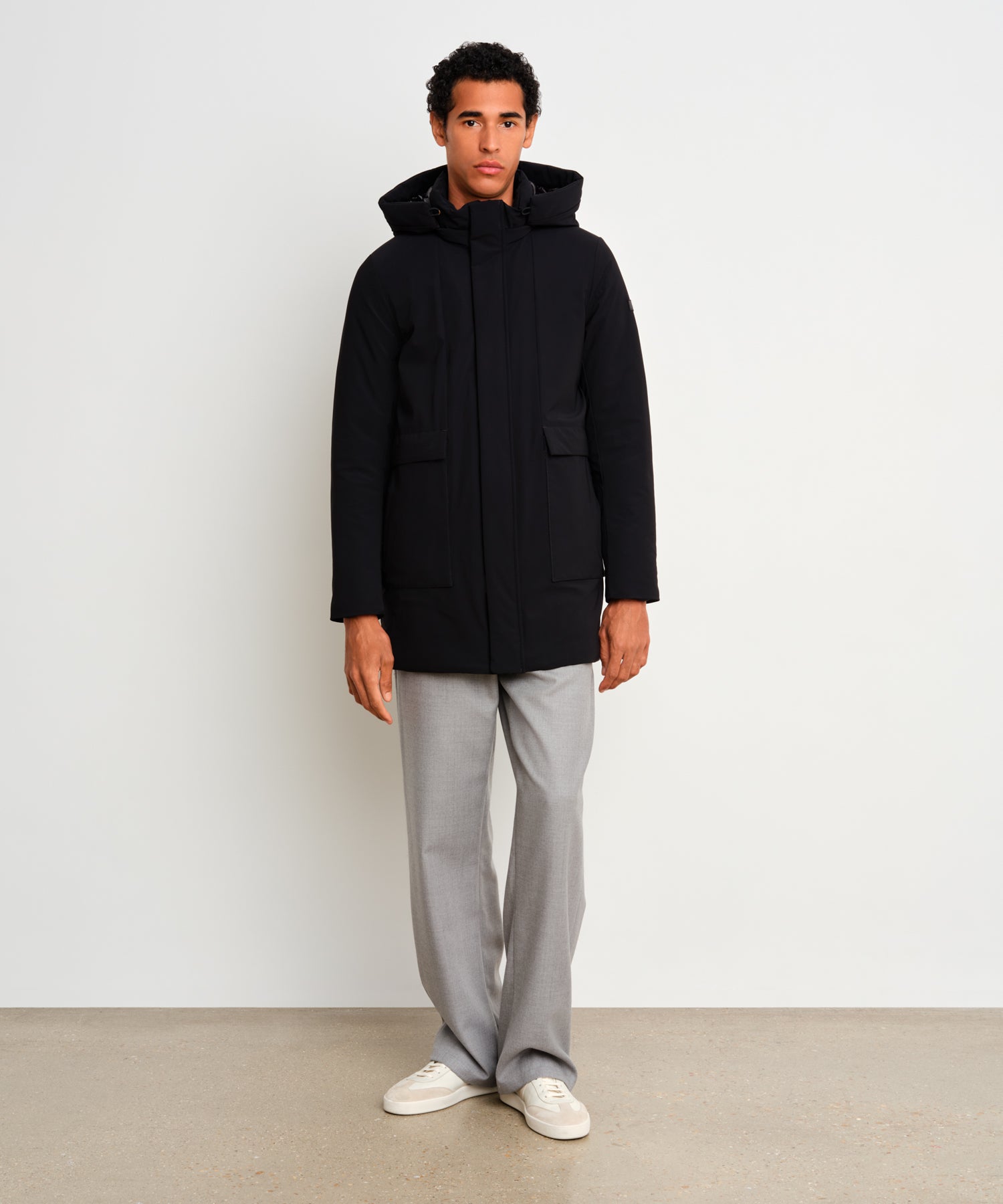 モデル身長187cm、着用サイズ3、着用カラーBLACK