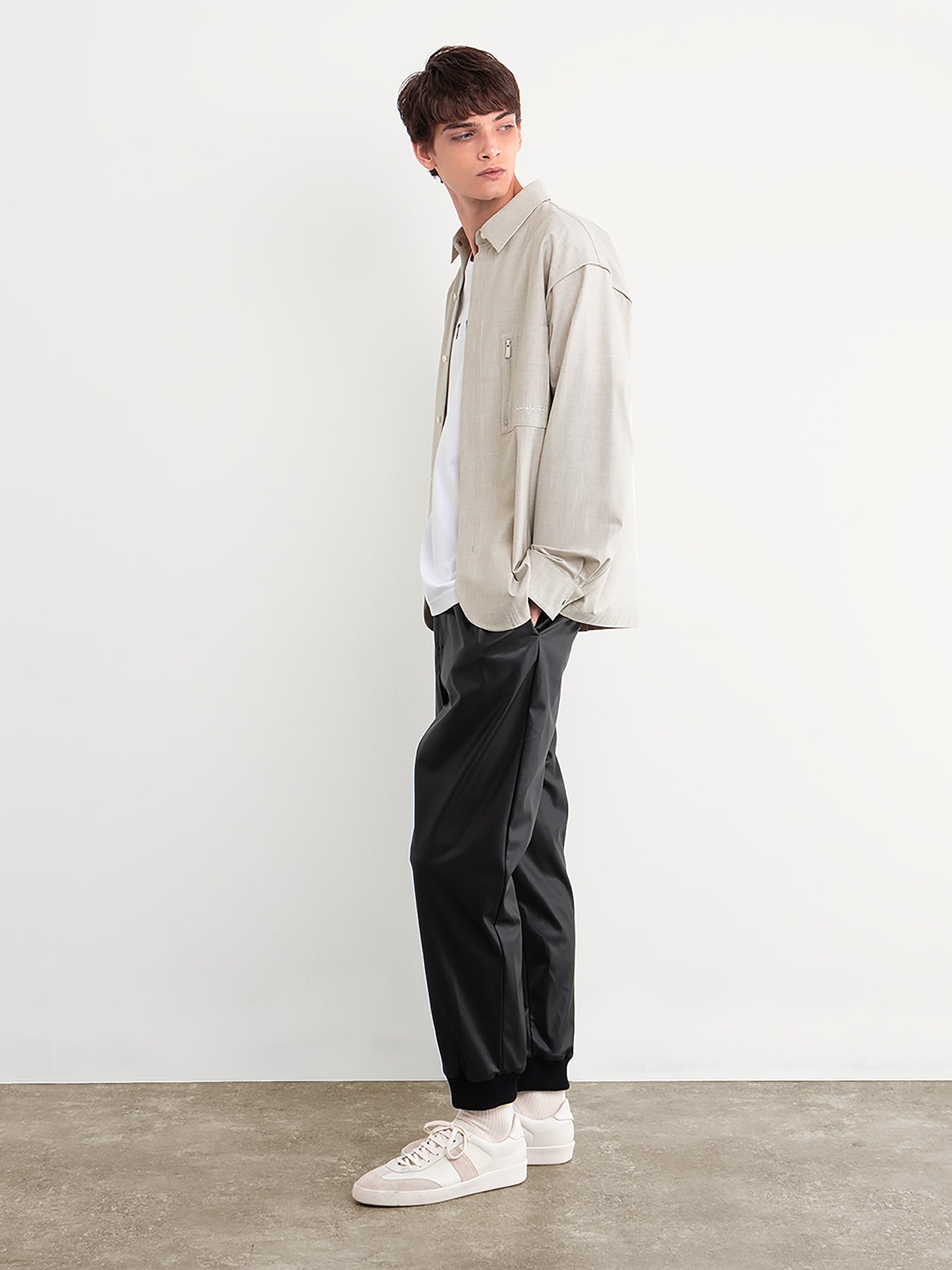 モデル身長177cm、着用サイズ3、着用カラーBEIGE