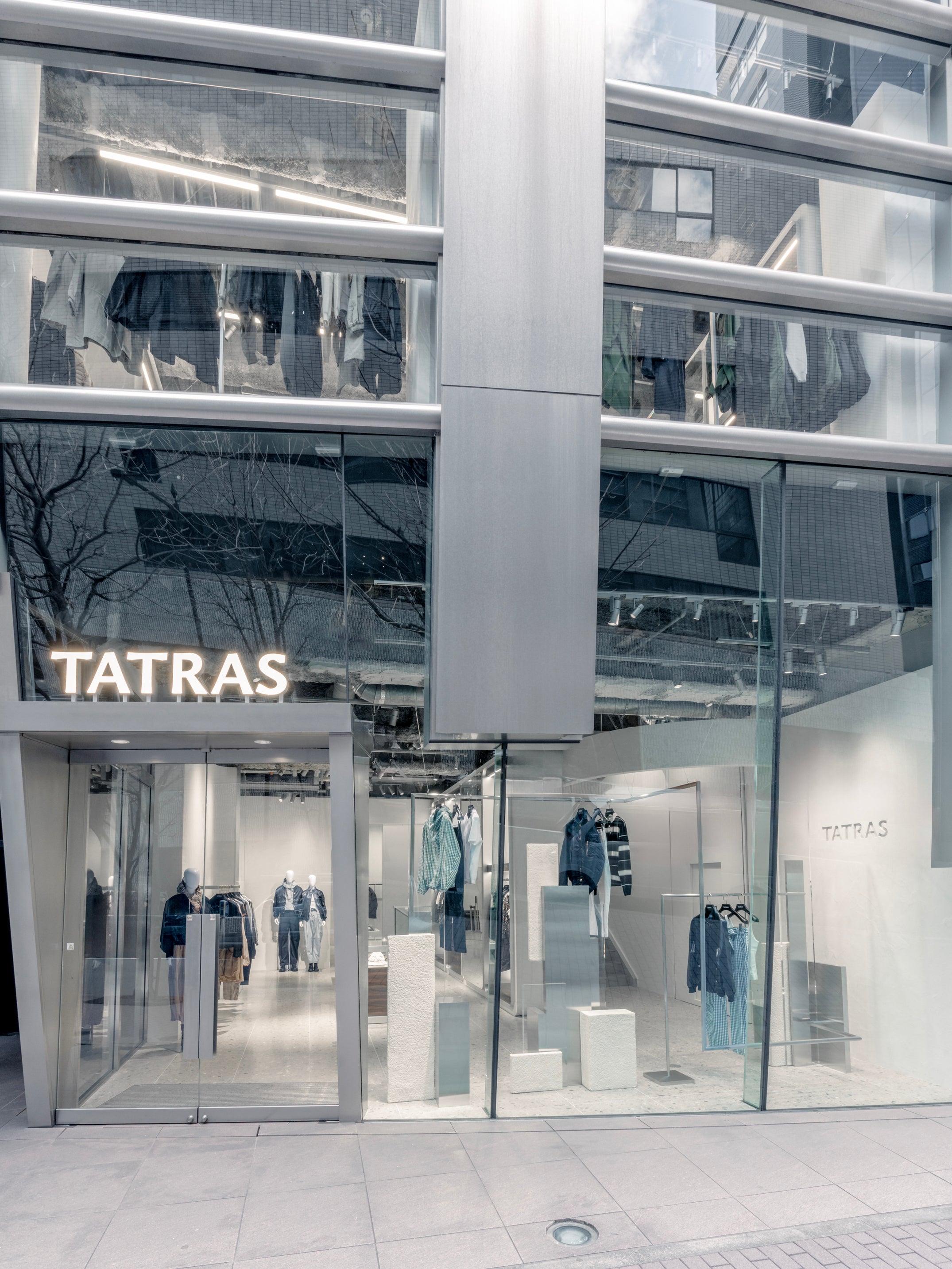 官方】TATRAS｜融合日本與意大利文化，兼具功能性與風格的羽絨外套
