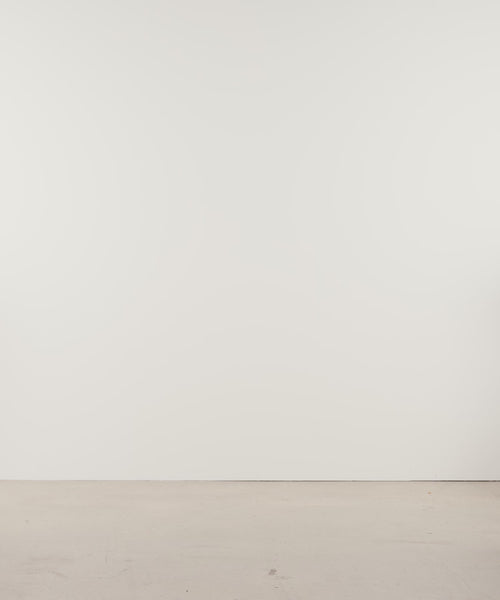 モデル身長189cm、着用サイズ3、着用カラーGRAY
